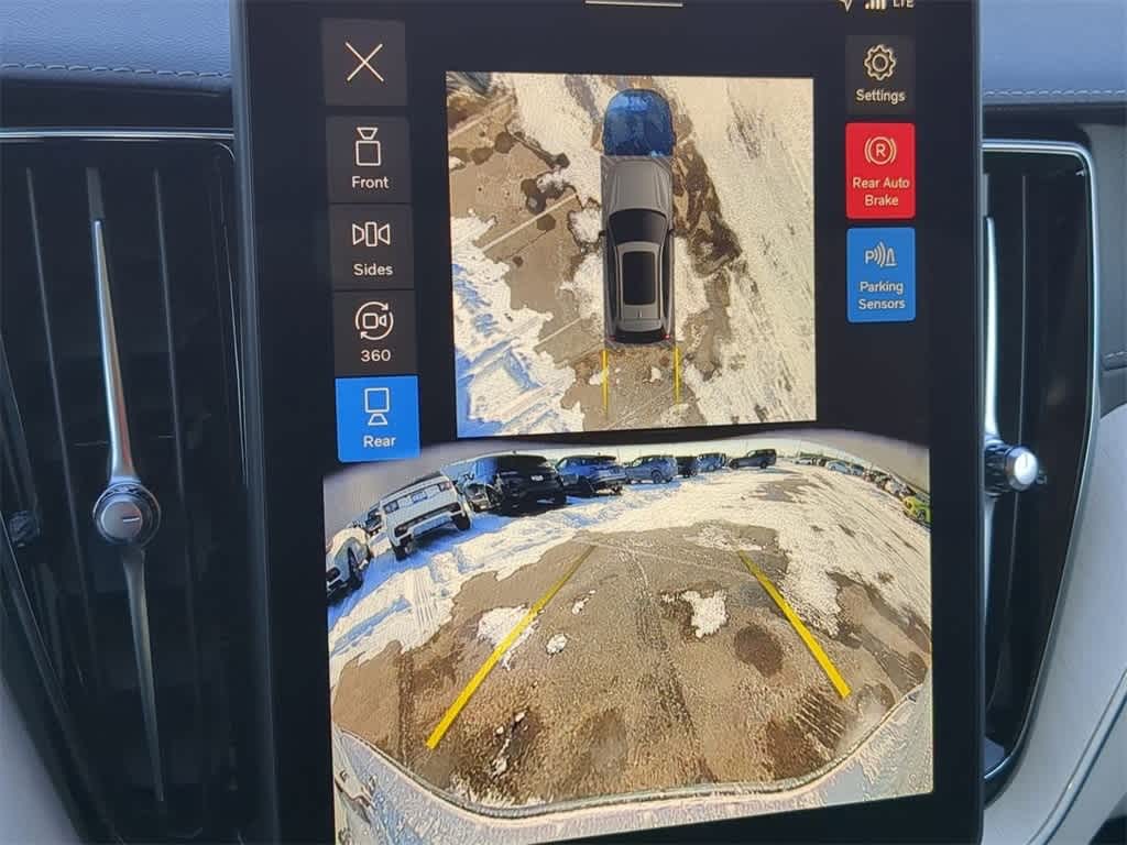 Thumbnail: 2026 Volvo XC60 - 28