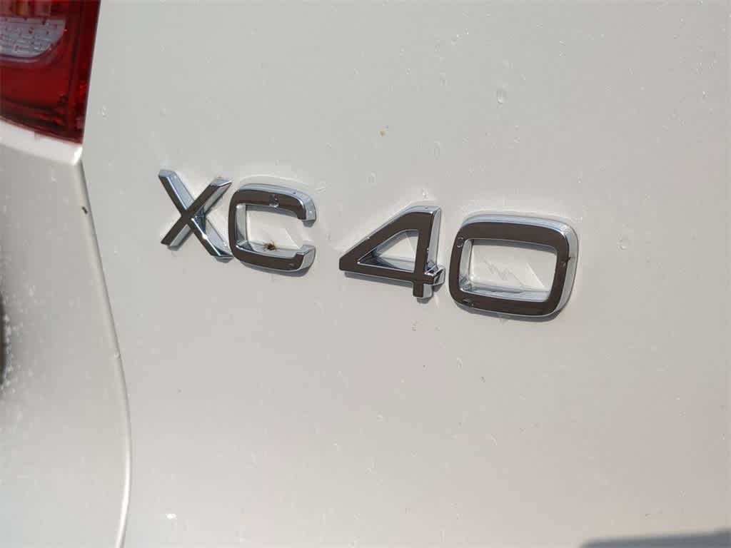 Thumbnail: 2025 Volvo XC40 - 12