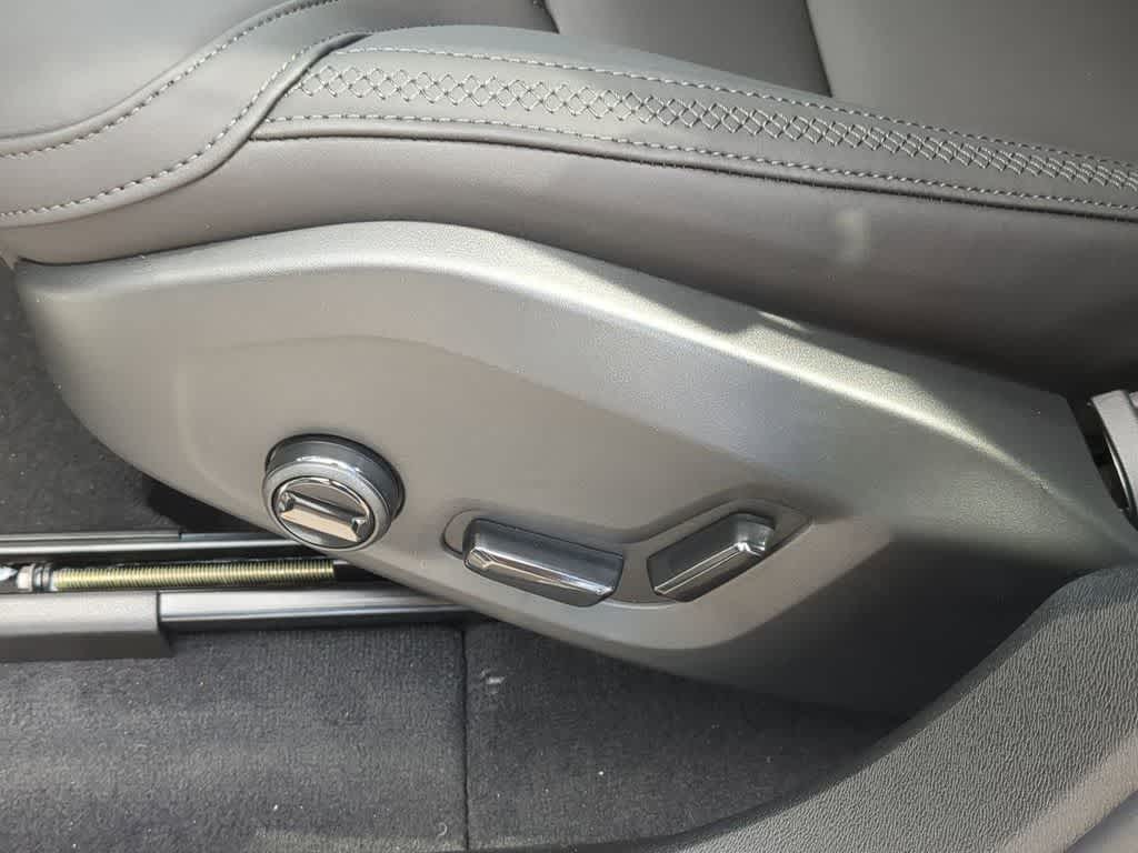 Thumbnail: 2026 Volvo XC60 - 17