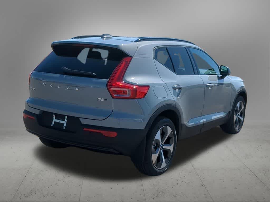 Thumbnail: 2026 Volvo XC40 - 6