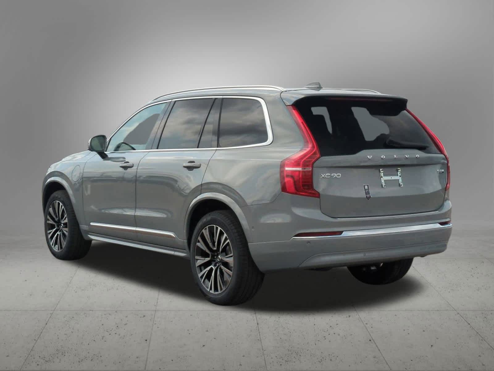 2025 Volvo XC90 T8 Plus 4