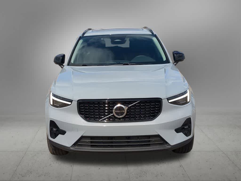 Thumbnail: 2026 Volvo XC40 - 9