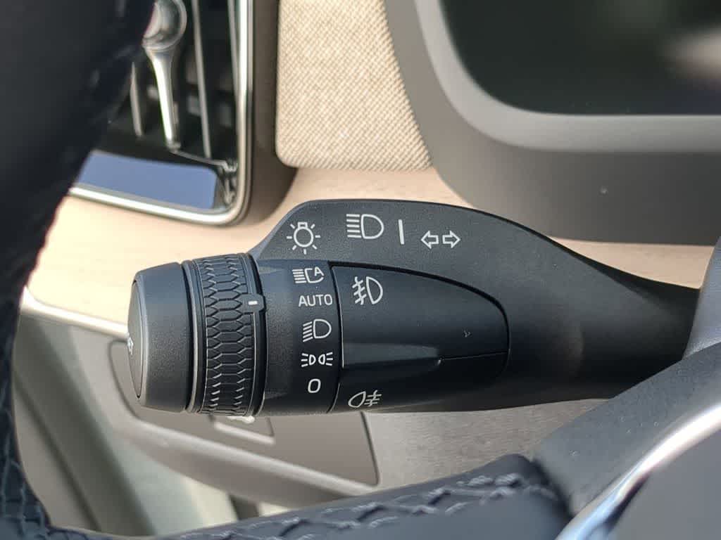 Thumbnail: 2026 Volvo XC90 - 25