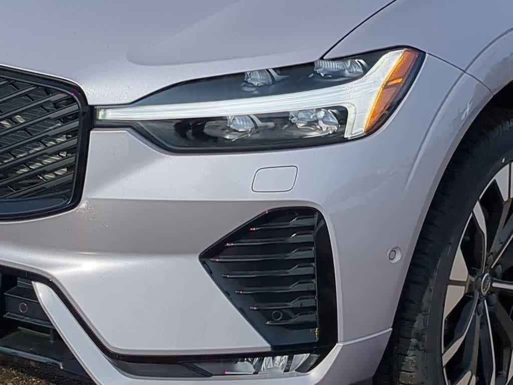 Thumbnail: 2026 Volvo XC60 - 10