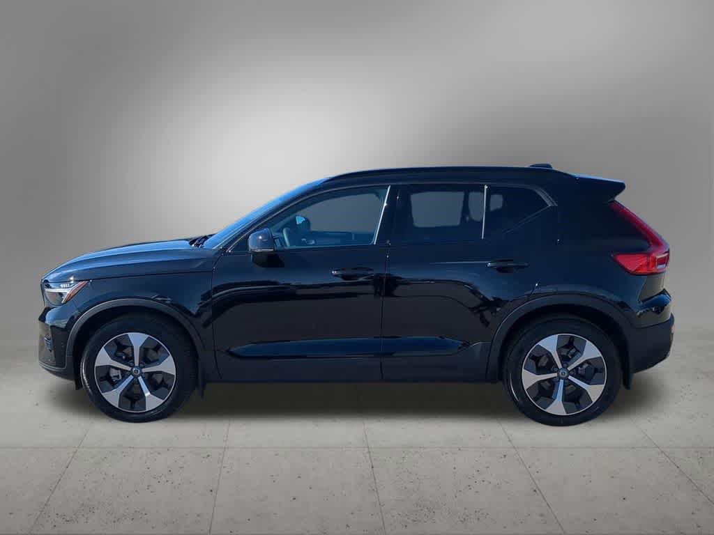 Thumbnail: 2026 Volvo XC40 - 3