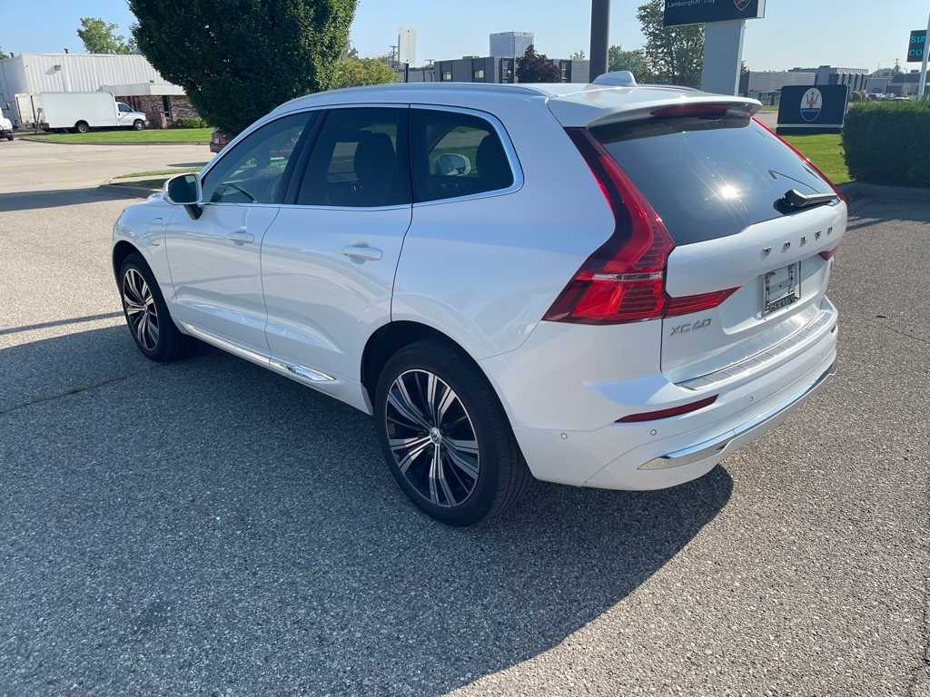 Thumbnail: 2022 Volvo XC60 - 3