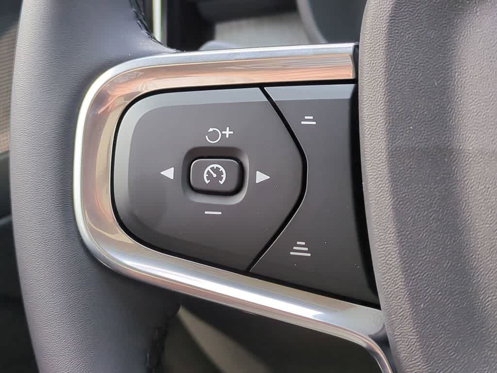 Thumbnail: 2026 Volvo XC40 - 23