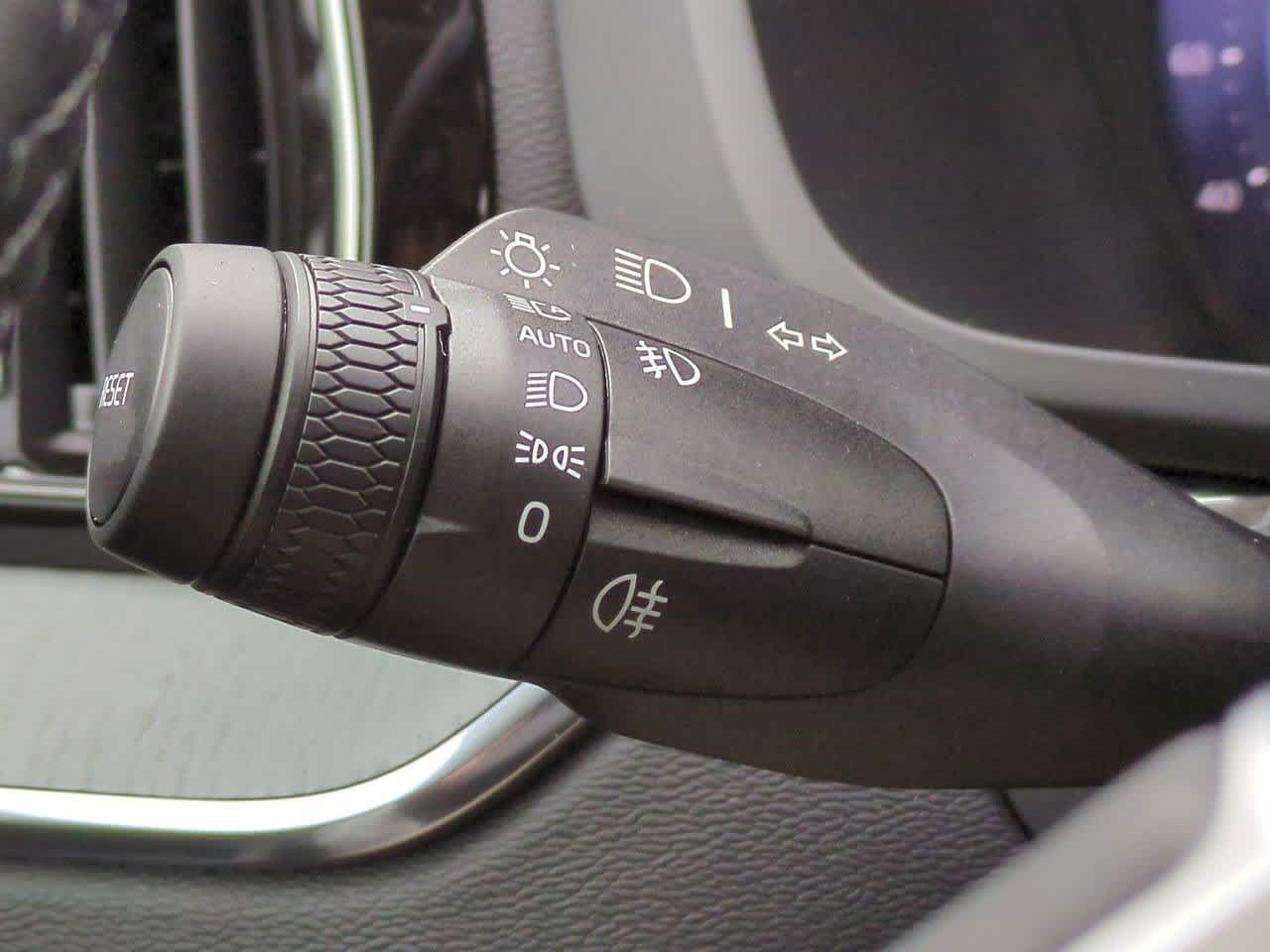 2025 Volvo XC60 B5 Plus 27