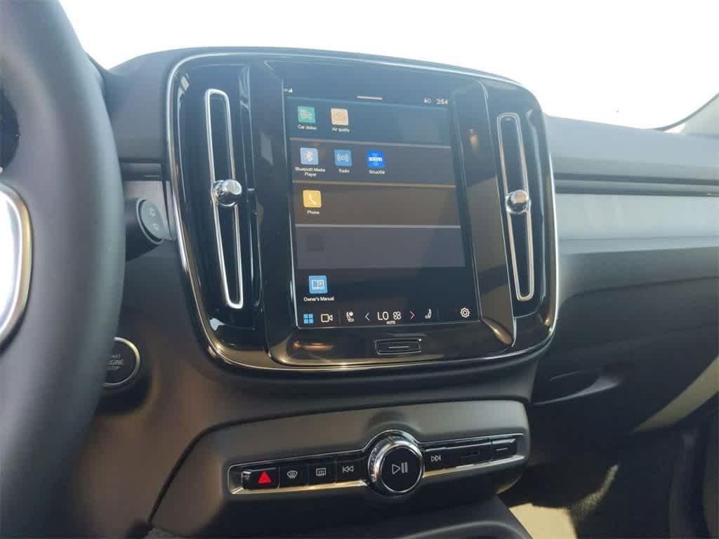 Thumbnail: 2025 Volvo XC40 - 20