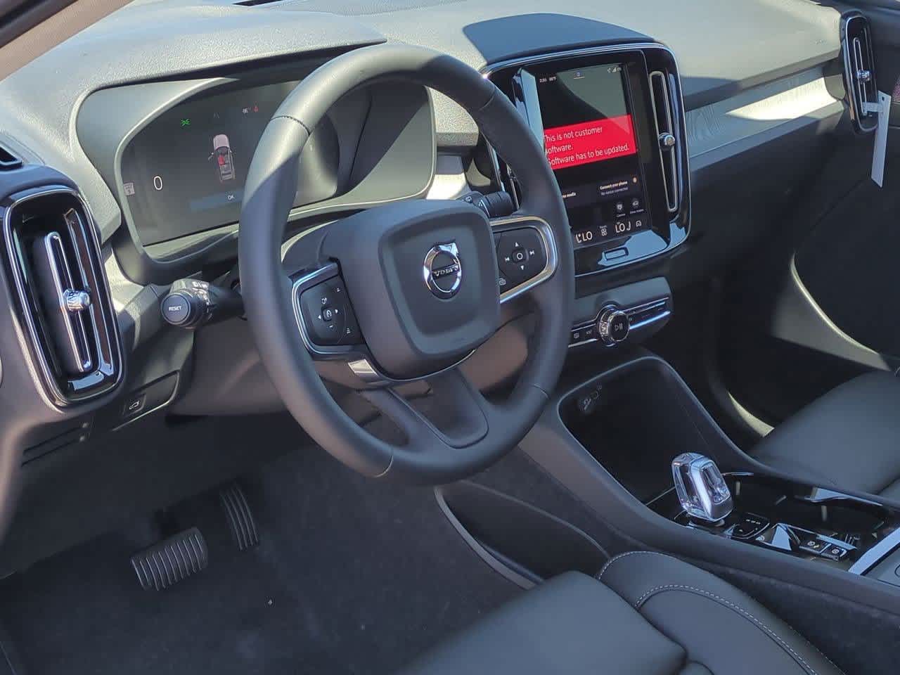 Thumbnail: 2026 Volvo XC40 - 2