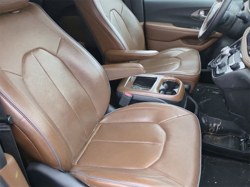 Thumbnail: 2017 Chrysler Pacifica - 21