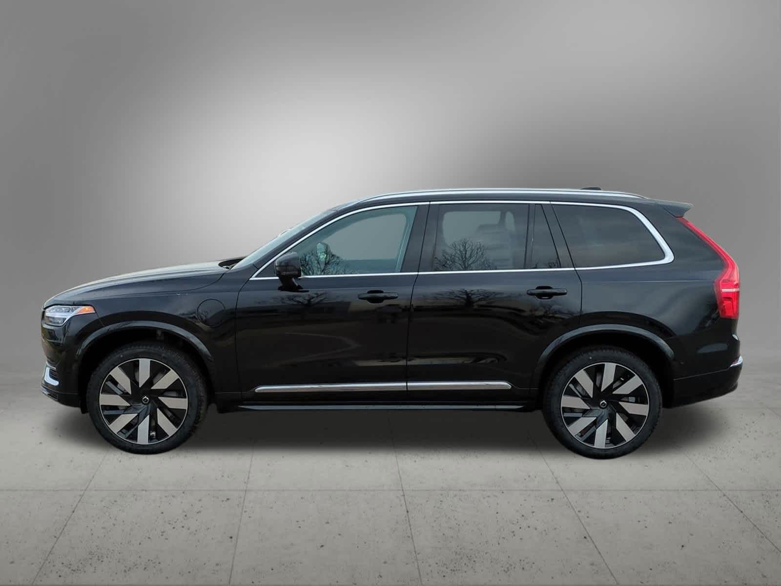 2025 Volvo XC90 T8 Plus 3