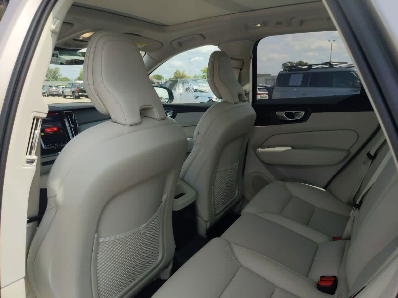 Thumbnail: 2025 Volvo XC60 - 15