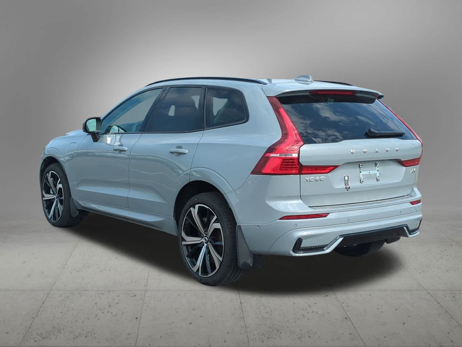 Thumbnail: 2025 Volvo XC60 - 4