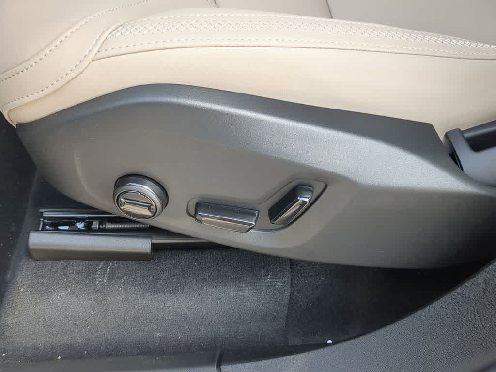 Thumbnail: 2026 Volvo XC90 - 16