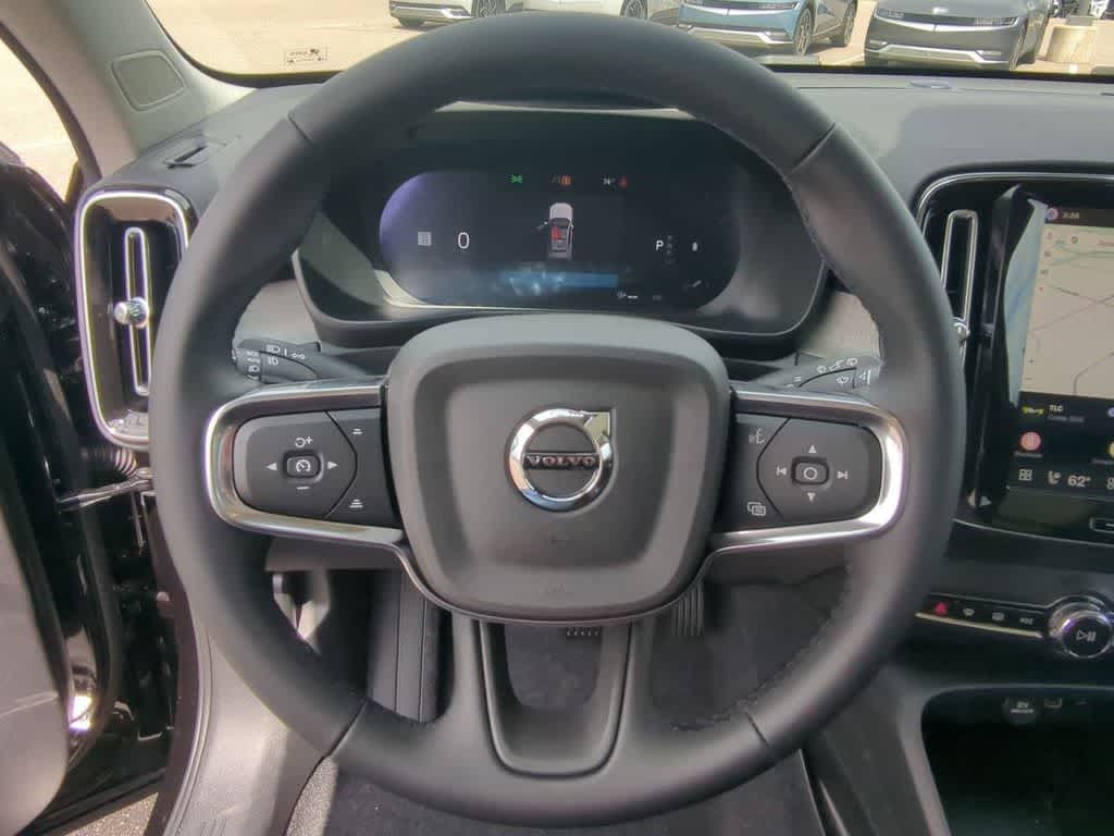 Thumbnail: 2026 Volvo XC40 - 21