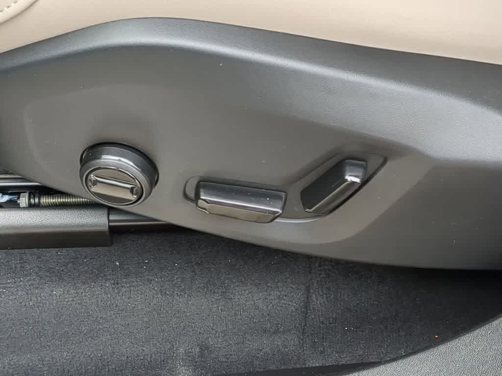 Thumbnail: 2026 Volvo XC90 - 17