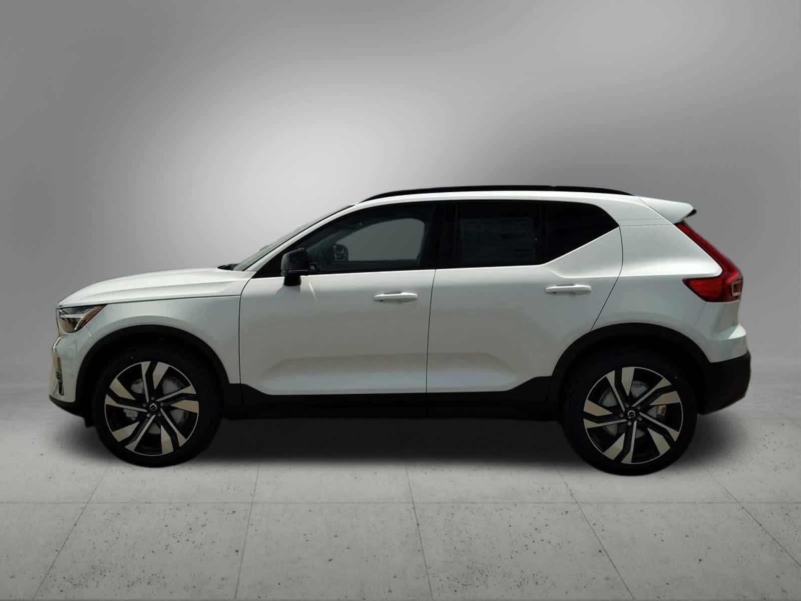 2025 Volvo XC40 B5 Plus 3