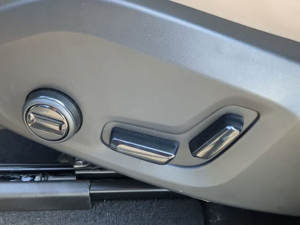 Thumbnail: 2026 Volvo XC60 - 16