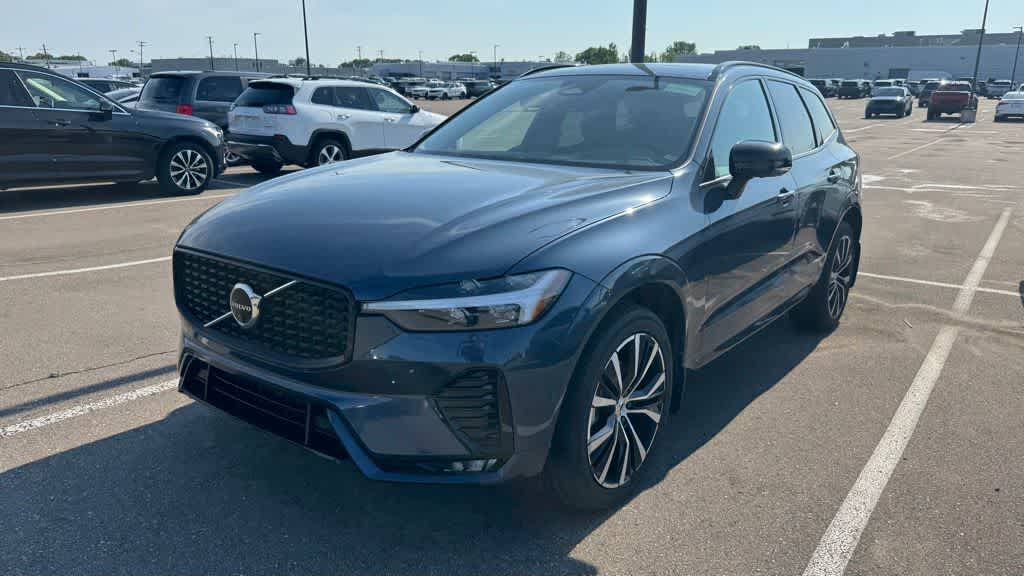 2024 Volvo XC60 B5 Plus Dark Theme AWD's photo