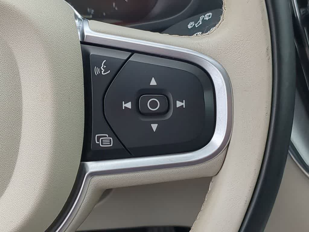 Thumbnail: 2019 Volvo XC60 - 23