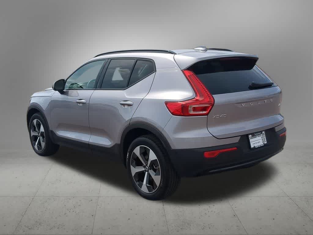 Thumbnail: 2026 Volvo XC40 - 3