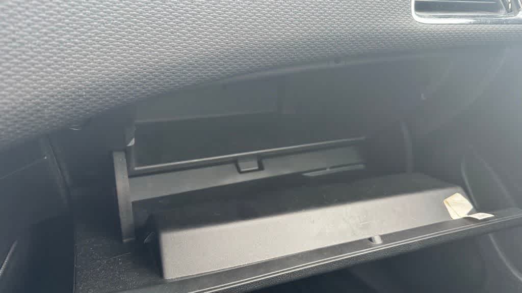 Thumbnail: 2017 Chevrolet Cruze - 22