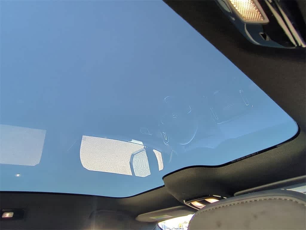 Thumbnail: 2022 Volvo C40 - 20