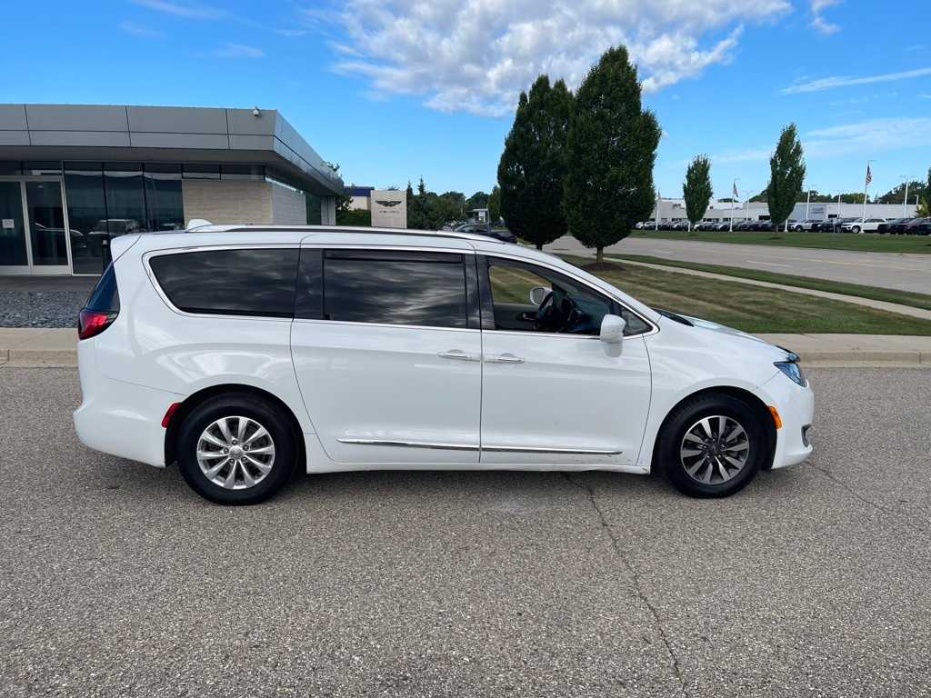 Thumbnail: 2019 Chrysler Pacifica - 6
