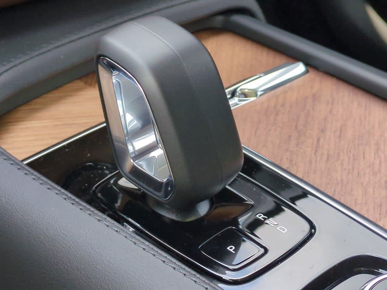 2025 Volvo XC90 T8 Plus 31