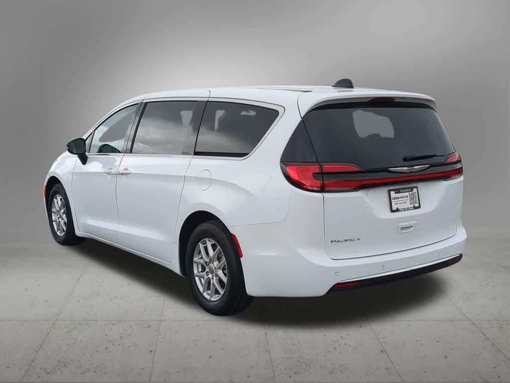 Thumbnail: 2024 Chrysler Pacifica - 4