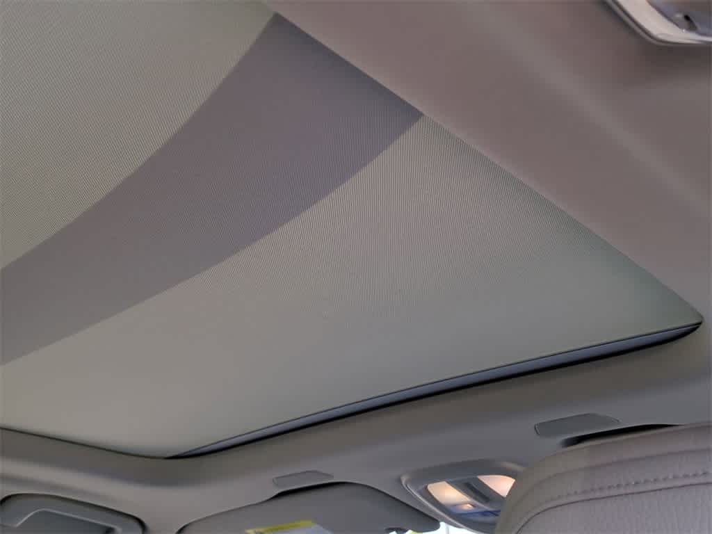 Thumbnail: 2025 Volvo XC60 - 20