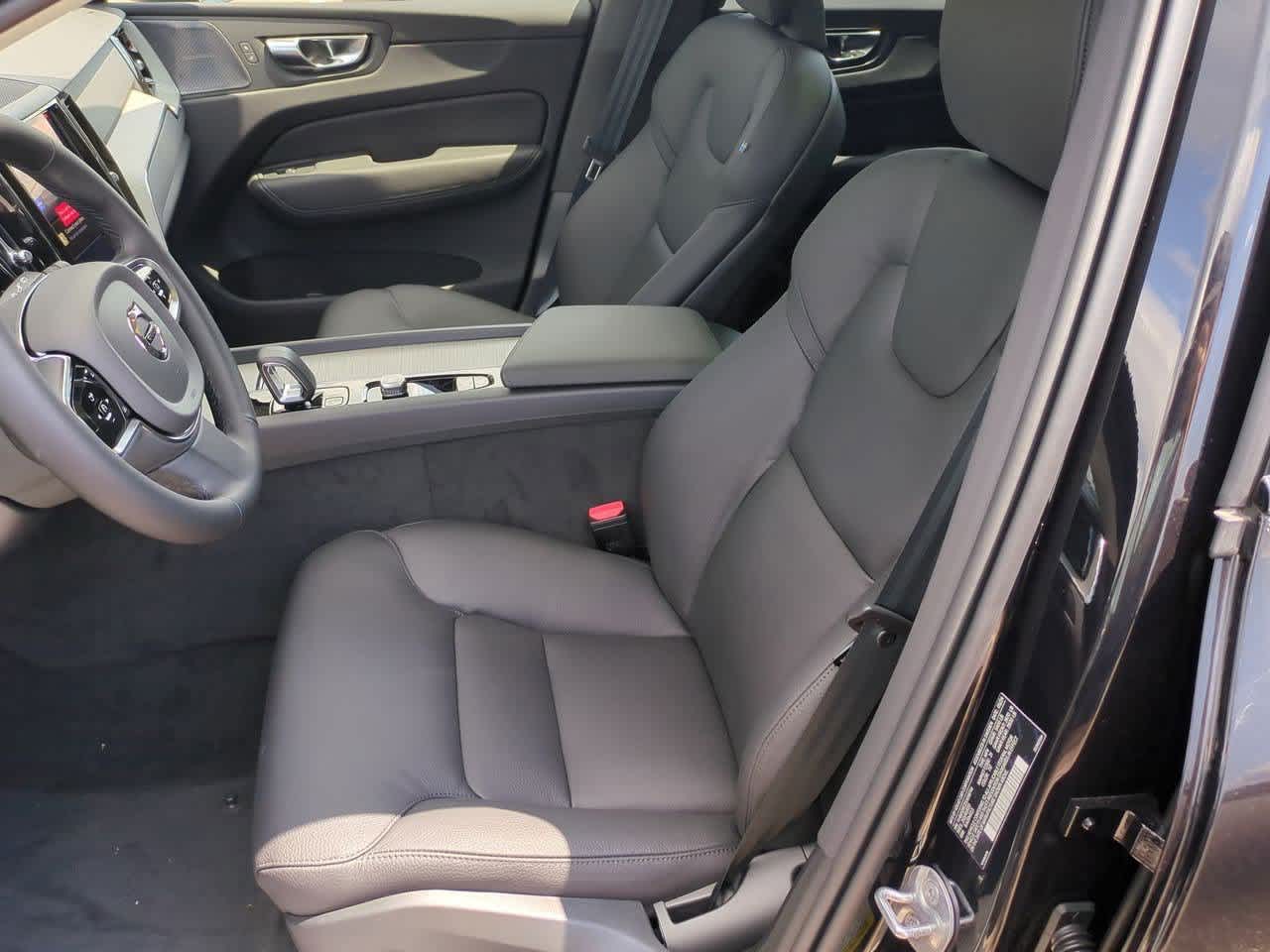 Thumbnail: 2025 Volvo XC60 - 15