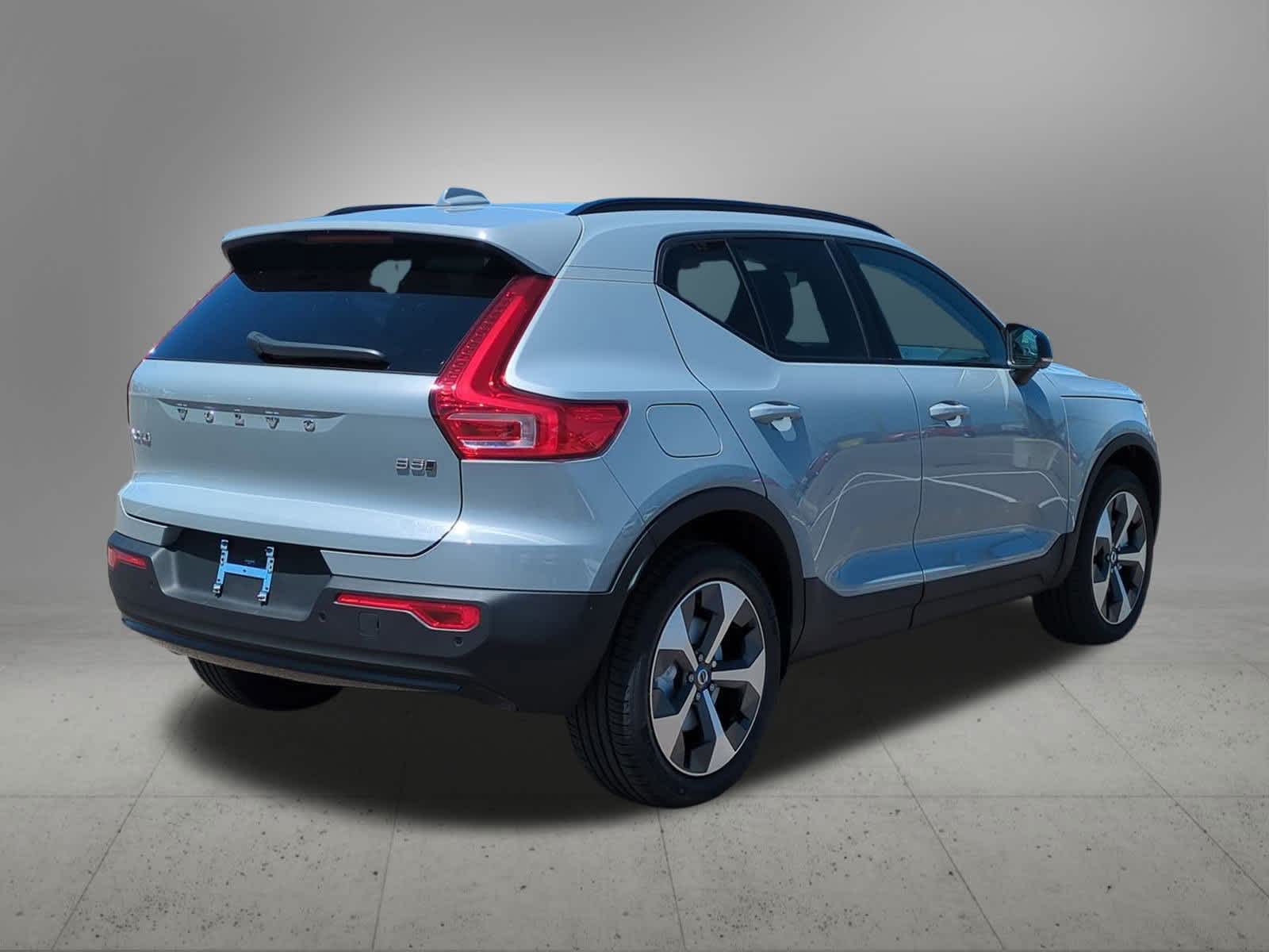 Thumbnail: 2026 Volvo XC40 - 6