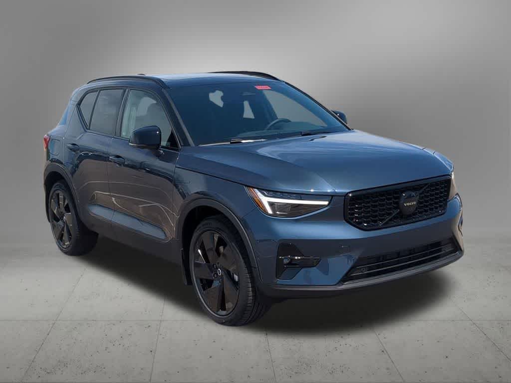 Thumbnail: 2026 Volvo XC40 - 8