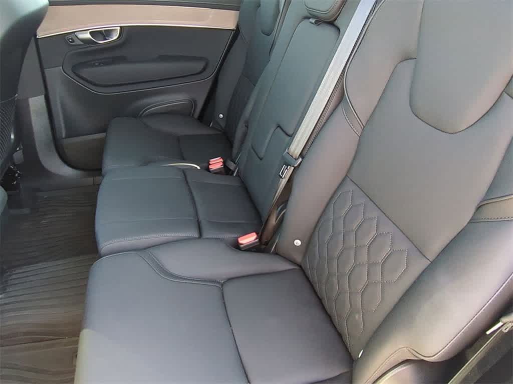 Thumbnail: 2025 Volvo XC90 - 18