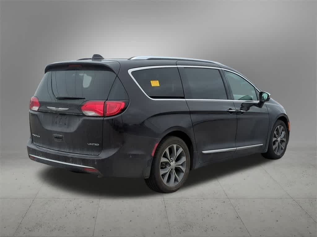 Thumbnail: 2017 Chrysler Pacifica - 6
