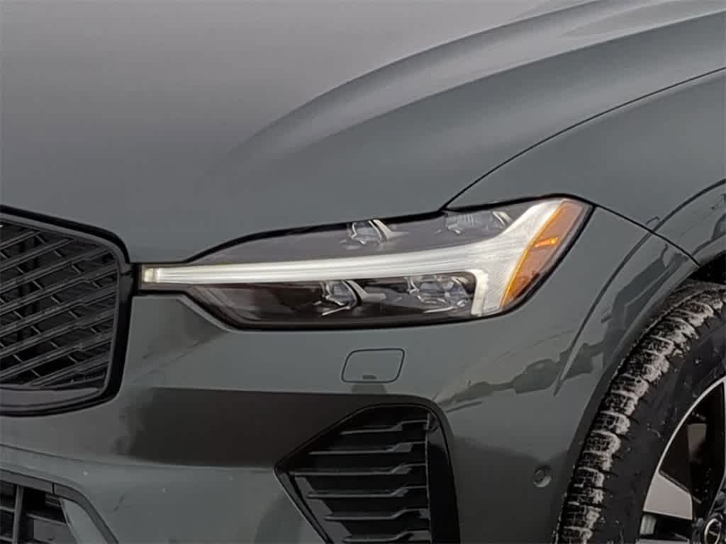 Thumbnail: 2026 Volvo XC60 - 10