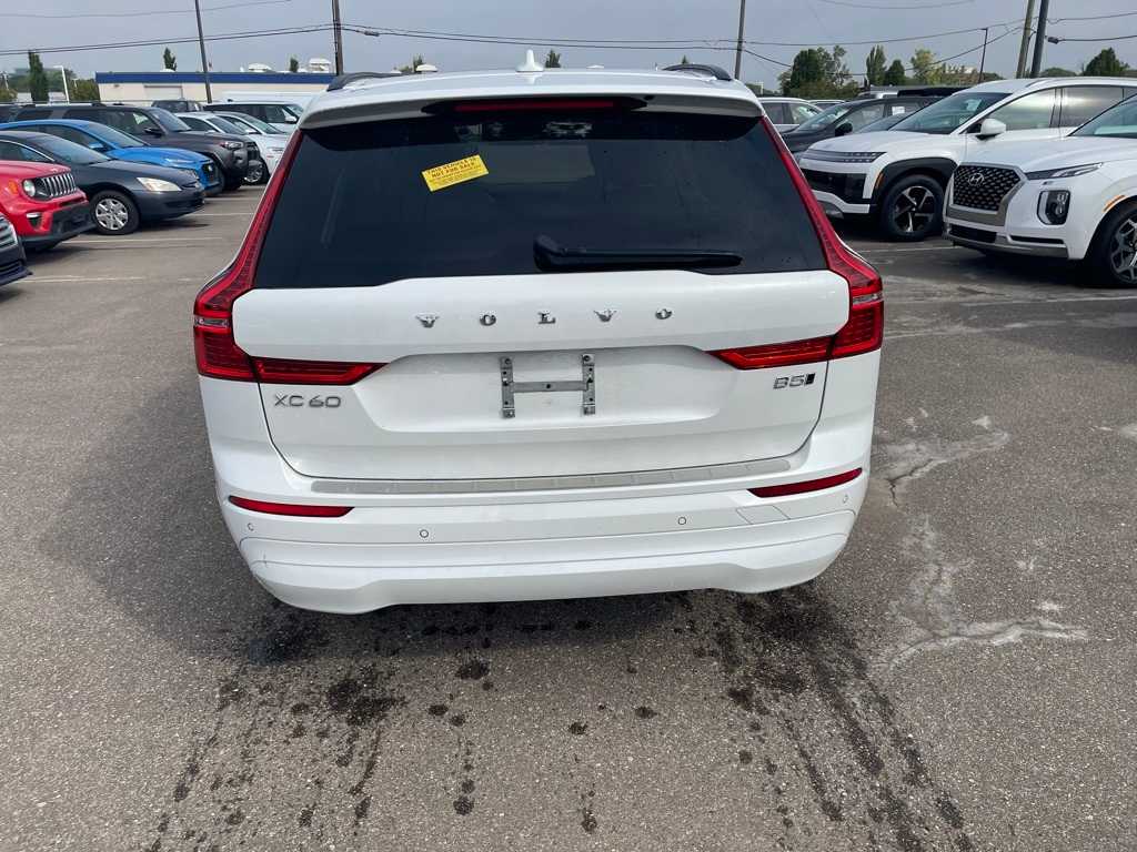 2023 Volvo XC60 B5 Core photo 4