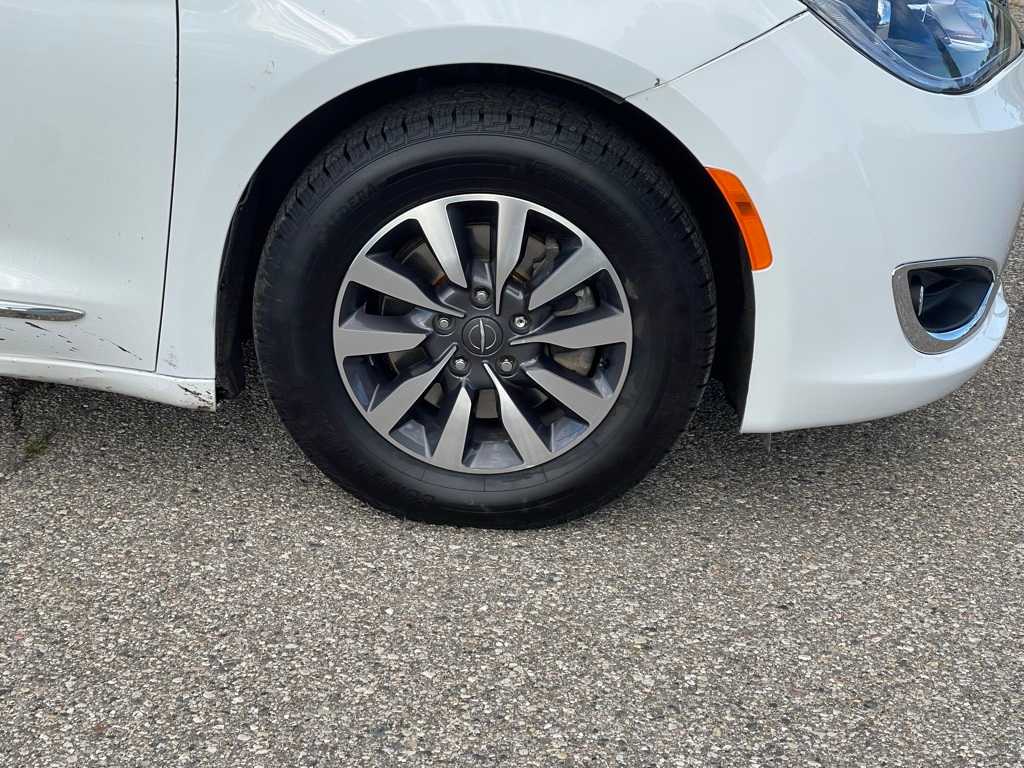 Thumbnail: 2019 Chrysler Pacifica - 17