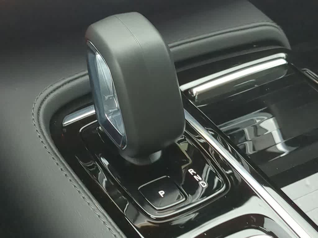 Thumbnail: 2025 Volvo S60 - 30