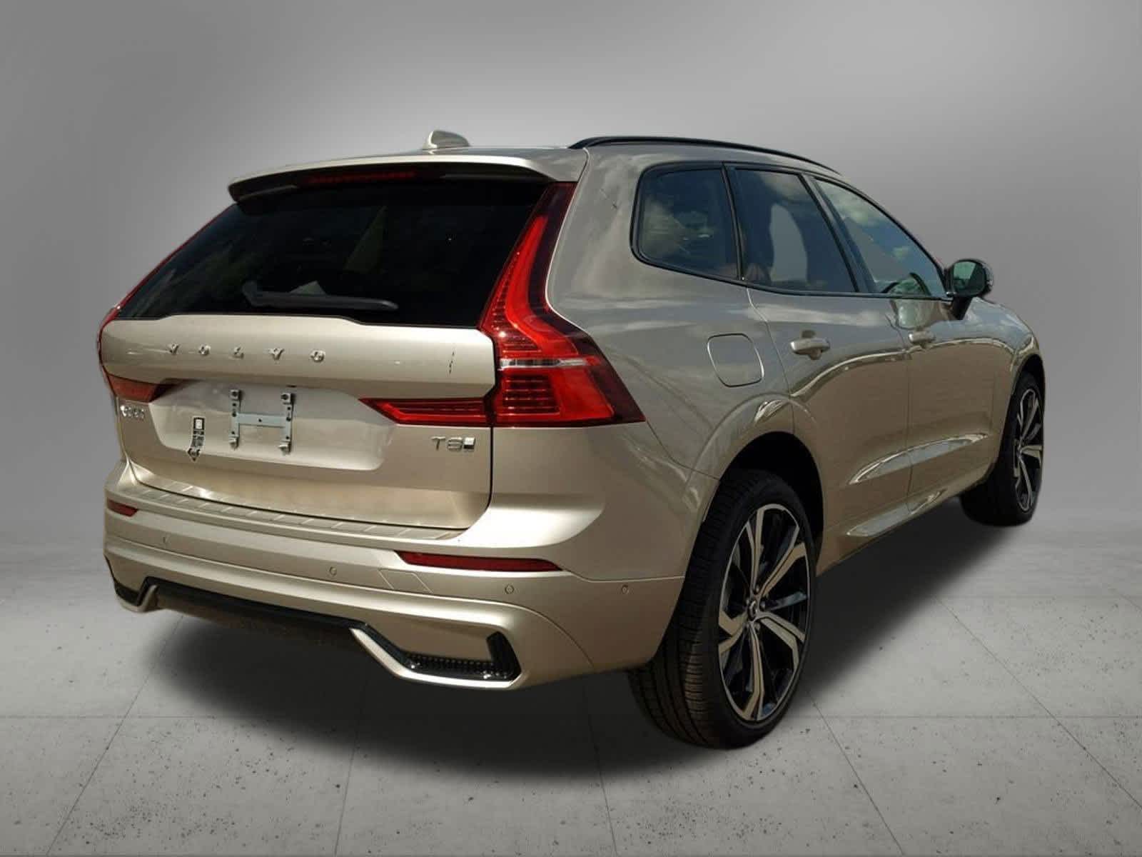 Thumbnail: 2025 Volvo XC60 - 6