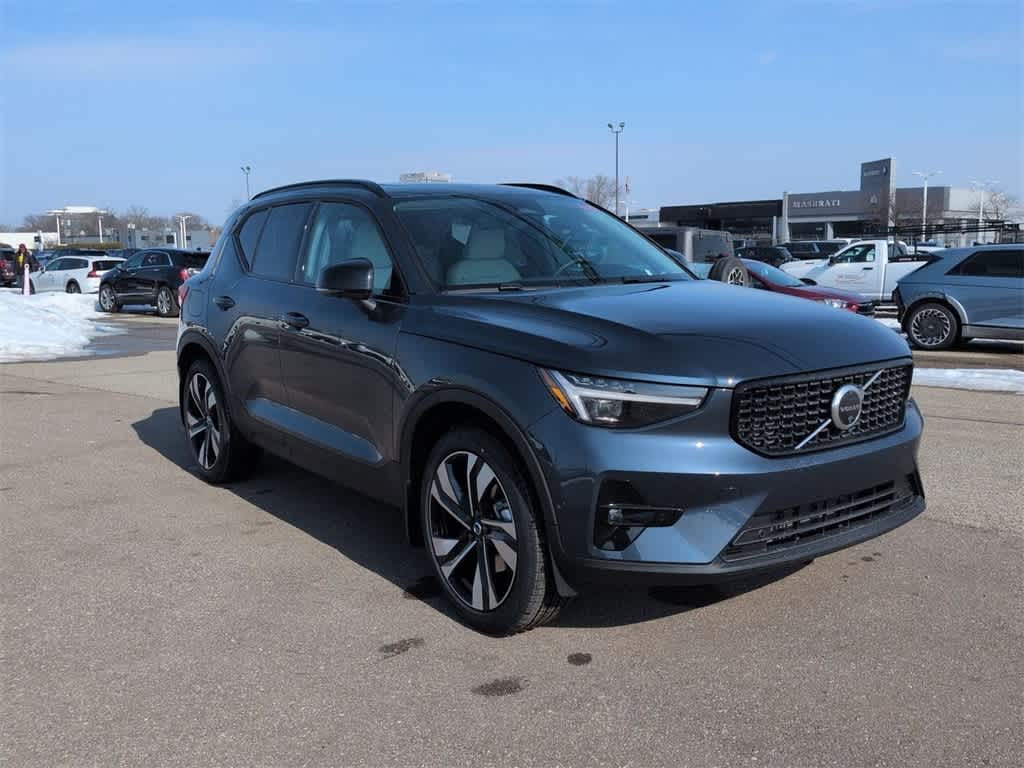 Thumbnail: 2026 Volvo XC40 - 8