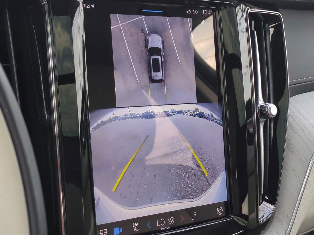 Thumbnail: 2025 Volvo XC60 - 24