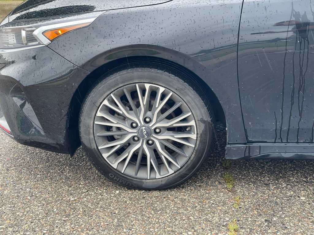Thumbnail: 2023 Kia Forte - 17