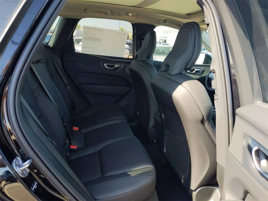 Thumbnail: 2025 Volvo XC60 - 18