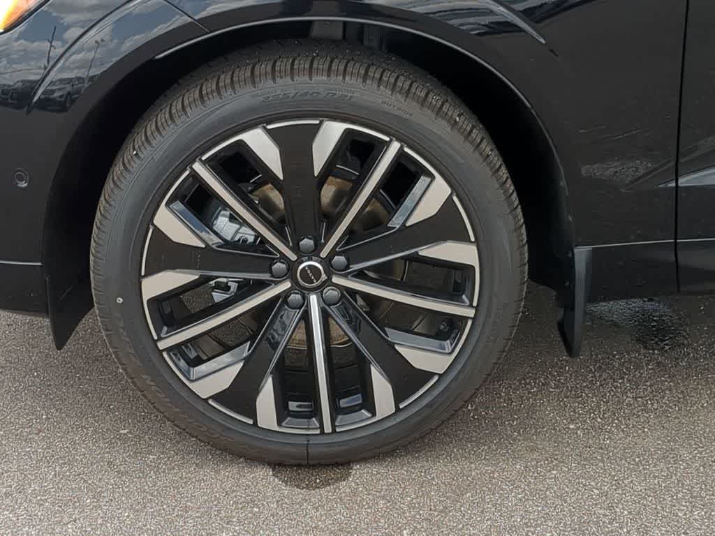 Thumbnail: 2026 Volvo XC60 - 13