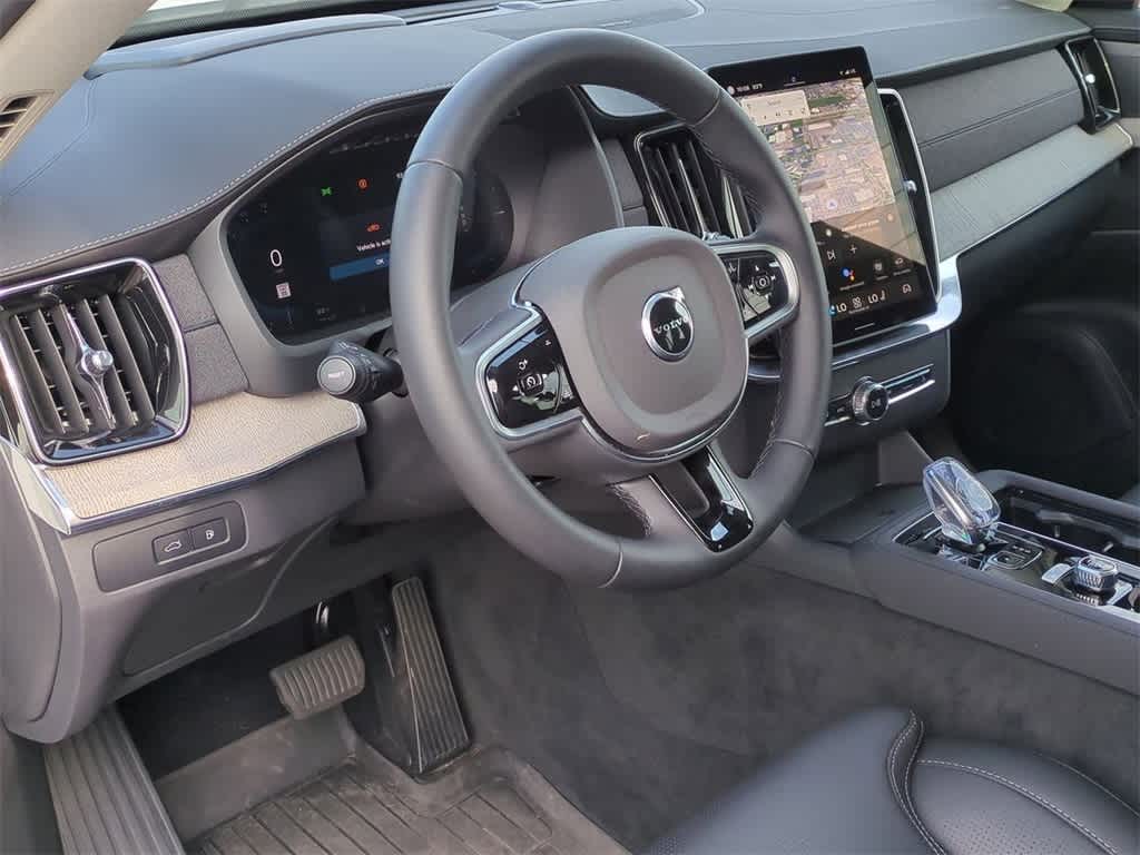 2025 Volvo XC90 T8 AWD photo 2
