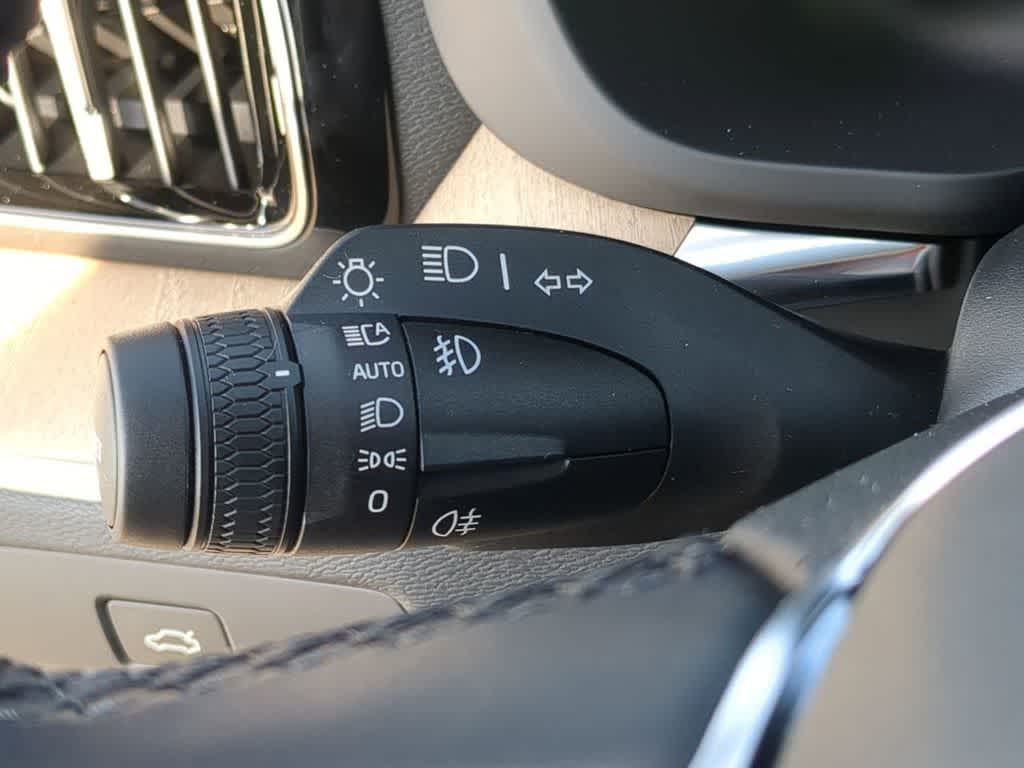 Thumbnail: 2026 Volvo XC60 - 25