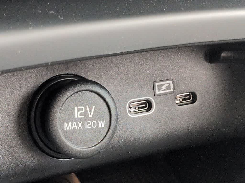 Thumbnail: 2026 Volvo XC40 - 32